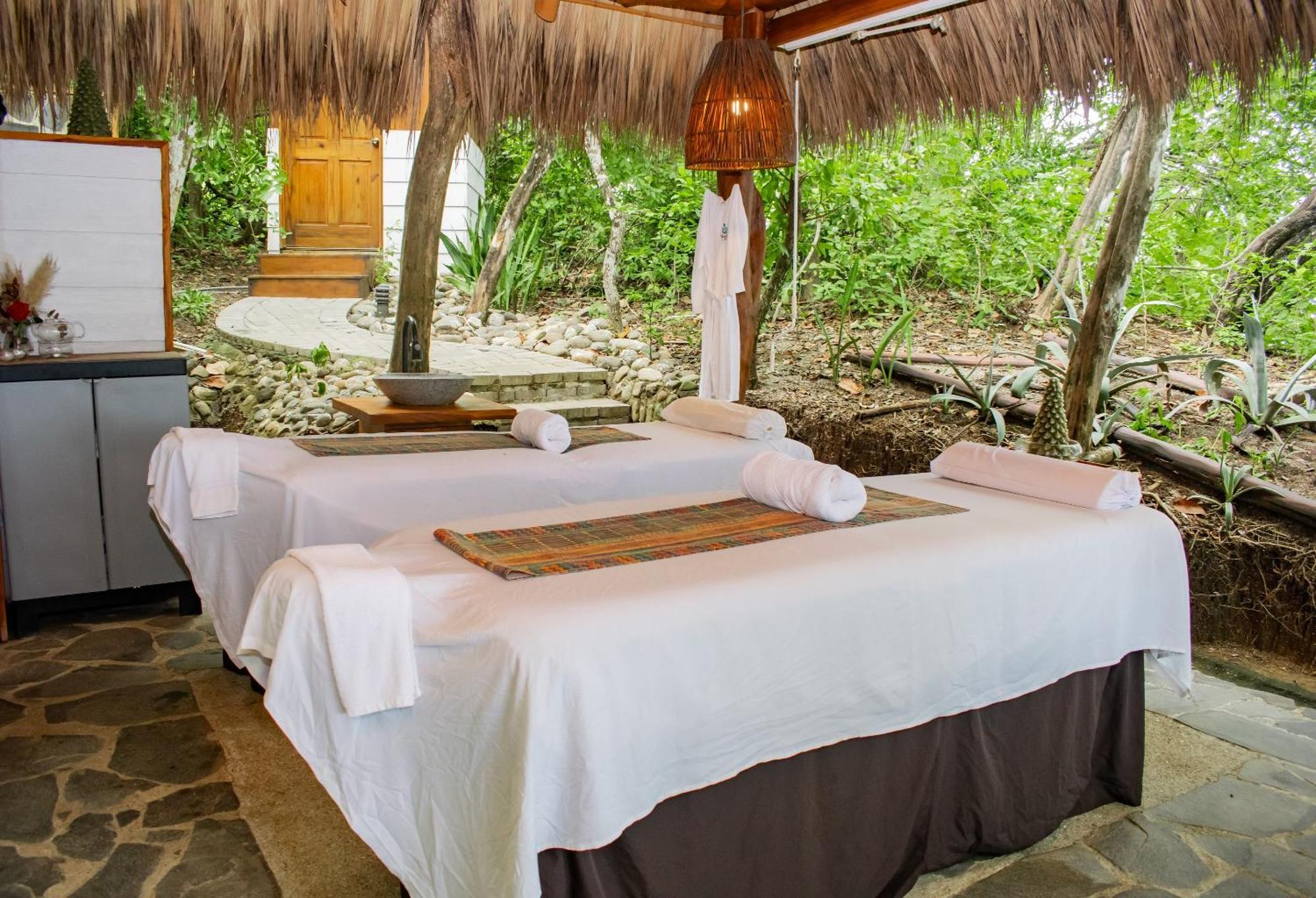 Isla Chiquita Glamping Hotel Paquera Ngoại thất bức ảnh